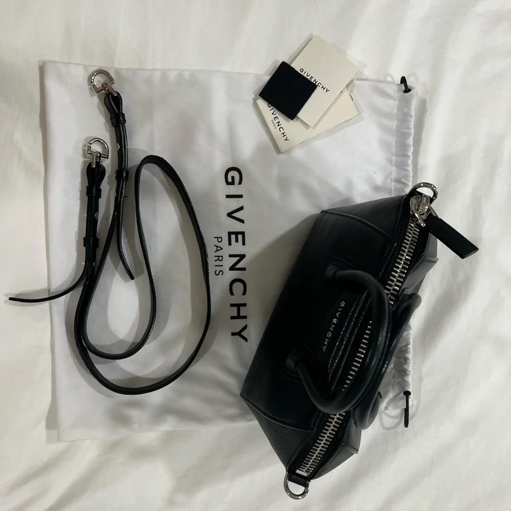 Givenchy Mini Antigona in Black Grained Leather - Picture 8 of 16